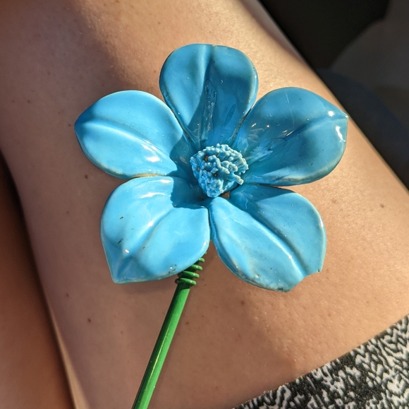 Last chance! Faux Flowers BOSCOVS Blue Metal and Glass Flower Decor Set of Three - Picture 3 of 13